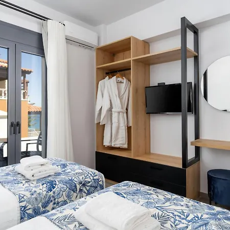 Solaire - With 2 Private Pools & Sauna Sfáka